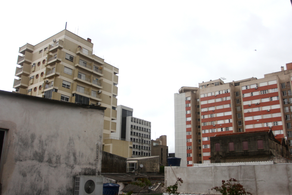 Semana começa com chuva mas tempo aberto deve predominar