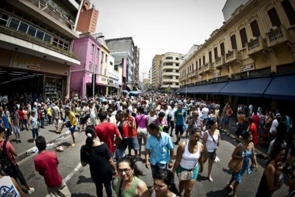 População brasileira é formada basicamente de pardos e brancos, mostra IBGE