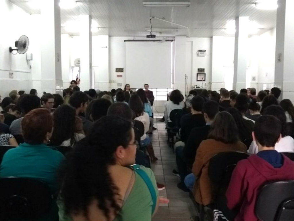 Interessados em promover a paz