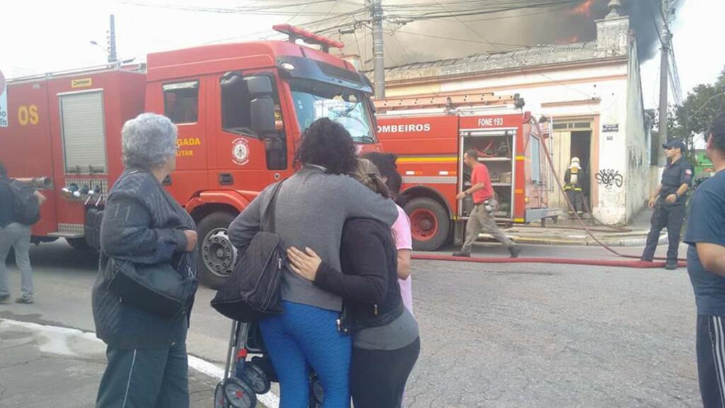 Incêndio destrói três casas em Pelotas