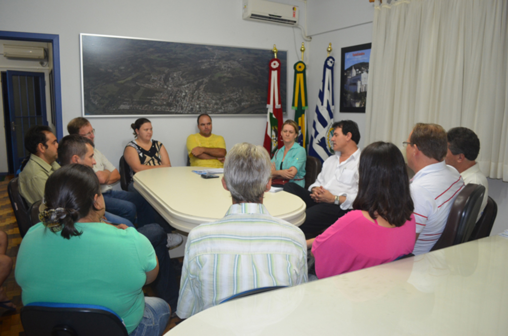 Comunidade do Parizotto é recebida pela administração