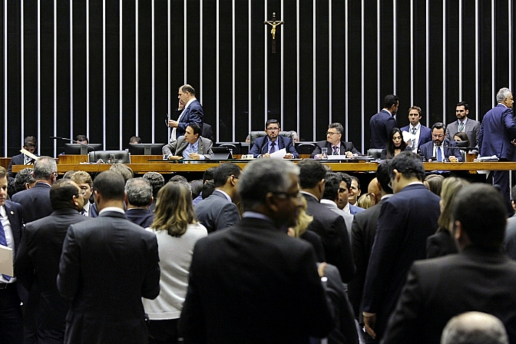 Câmara aprova medida provisória que reformula o Fies