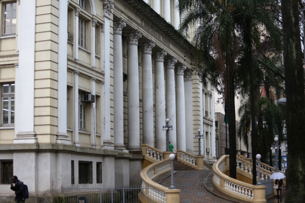 Estado quita nesta terça salário de 160 mil servidores