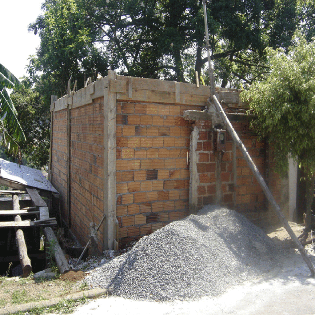 Prefeitura de Capinzal alerta para entulhos e materiais sobre calçadas