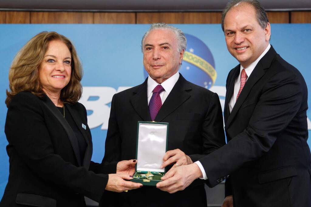 Pelotense recebe Comenda da Ordem do Mérito Médico