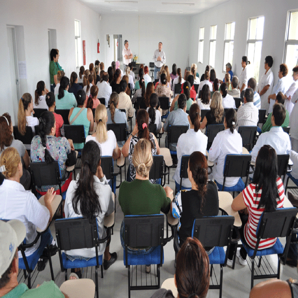 Prefeito de Campos Novos participa de reunião com funcionários do Hospital