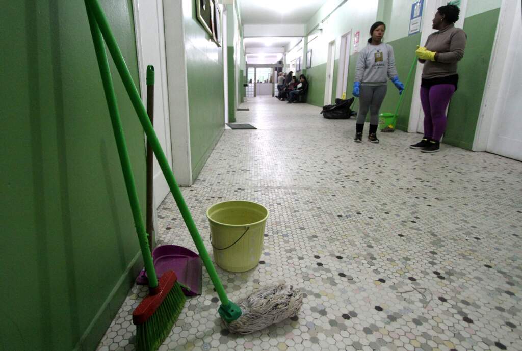 Smed avalia licitar de novo a limpeza das escolas