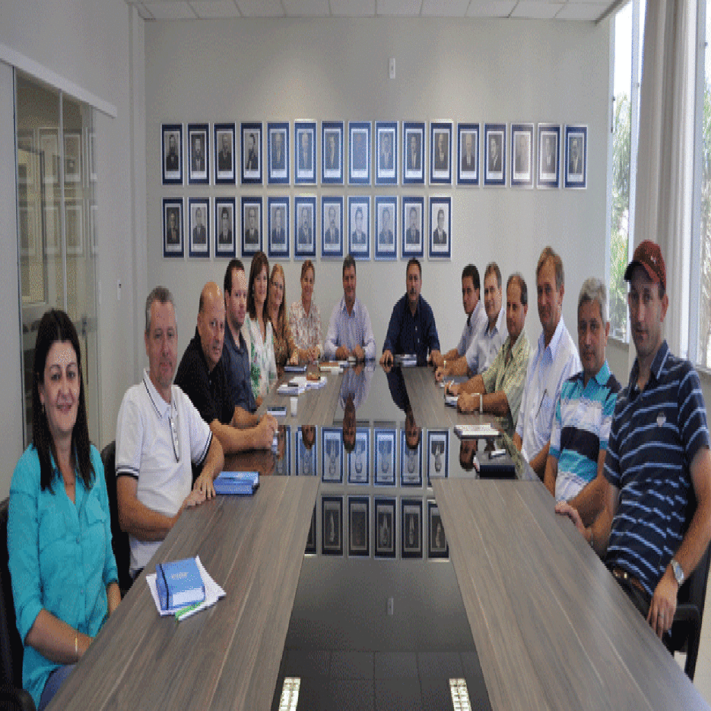 Prefeito de Campos Novos entrega computadores à Cresol