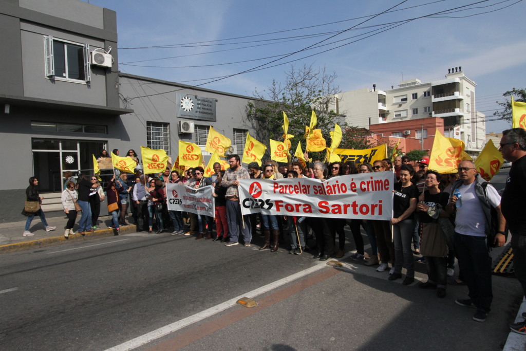 Parcelamento dos salários vira protesto da Educação