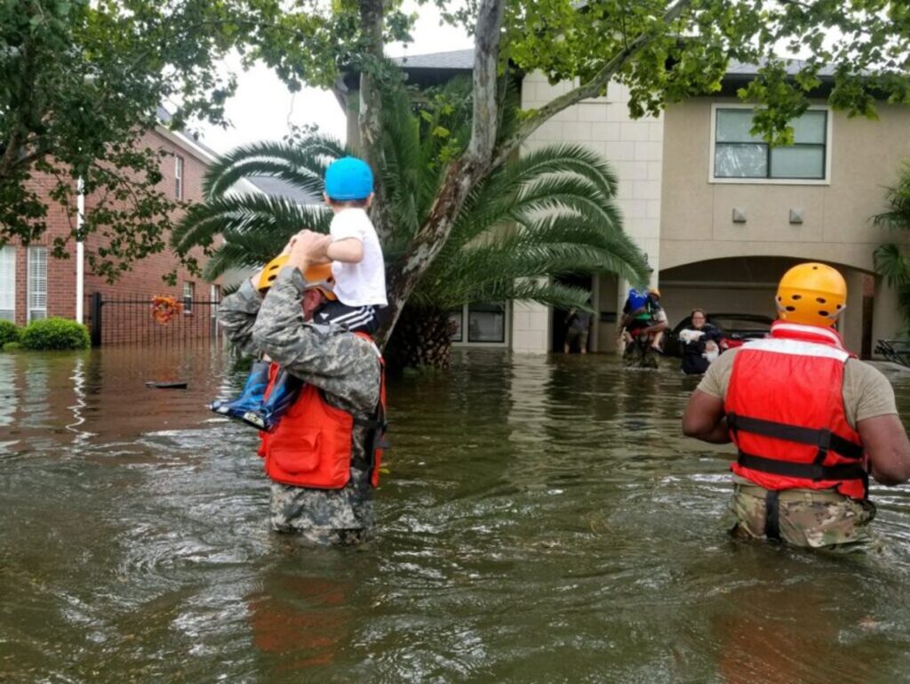 Houston em alerta por inundações e enchentes causadas pelo furacão Harvey