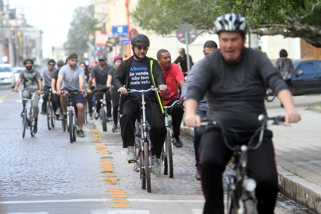 Vereadores pedalam com a população
