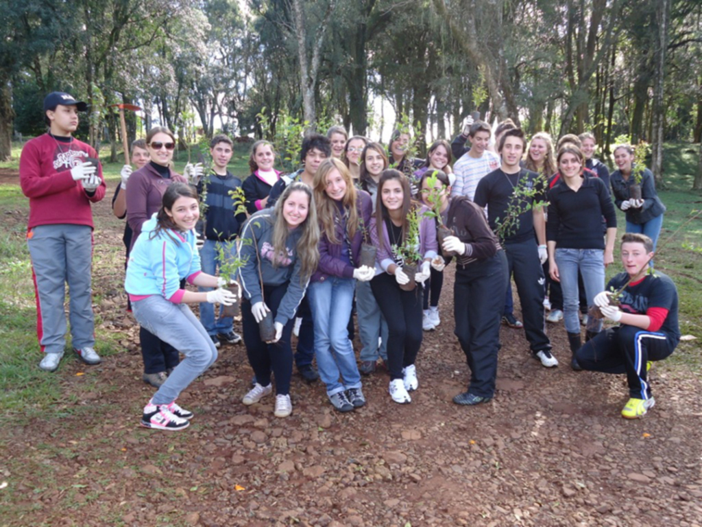 ECOA promove plantio de mudas na Gruta Nossa Senhora de Lourdes, em Maximiliano de Almeida (RS)