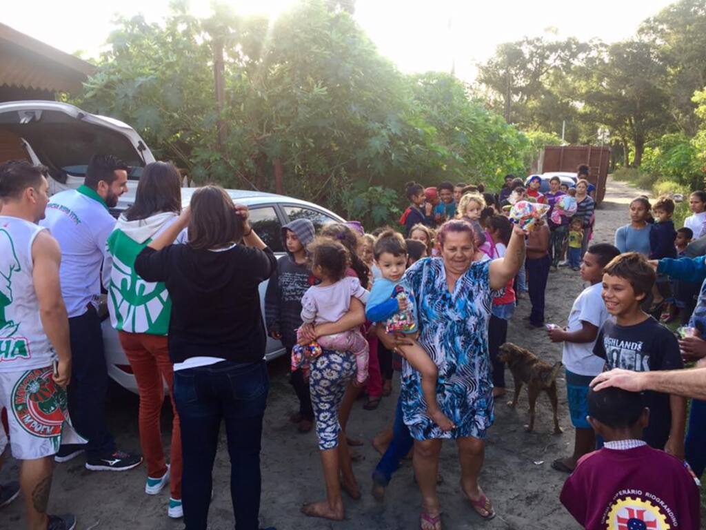 Solidariedade em duas cores