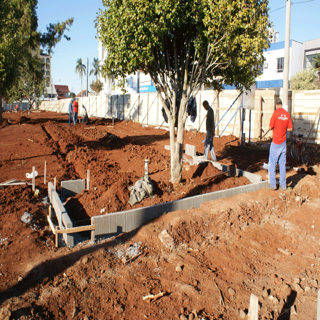 Seguem as obras de reforma da Praça Lauro Müller