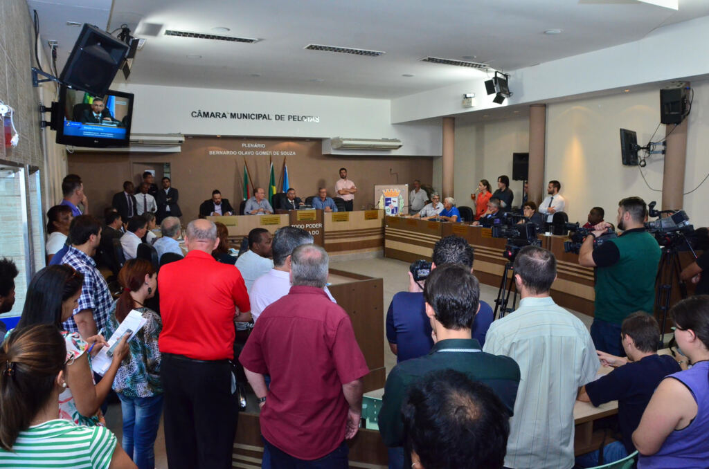 Agentes Comunitários de Saúde vão à Câmara de Vereadores cobrar pagamento do piso