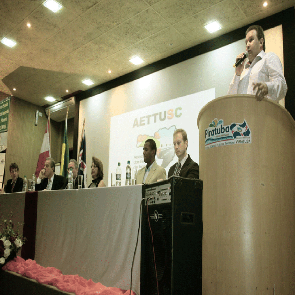 EMPRESAS CATARINENSES DE TRANSPORTE TURÍSTICO SE REÚNEM EM PIRATUBA