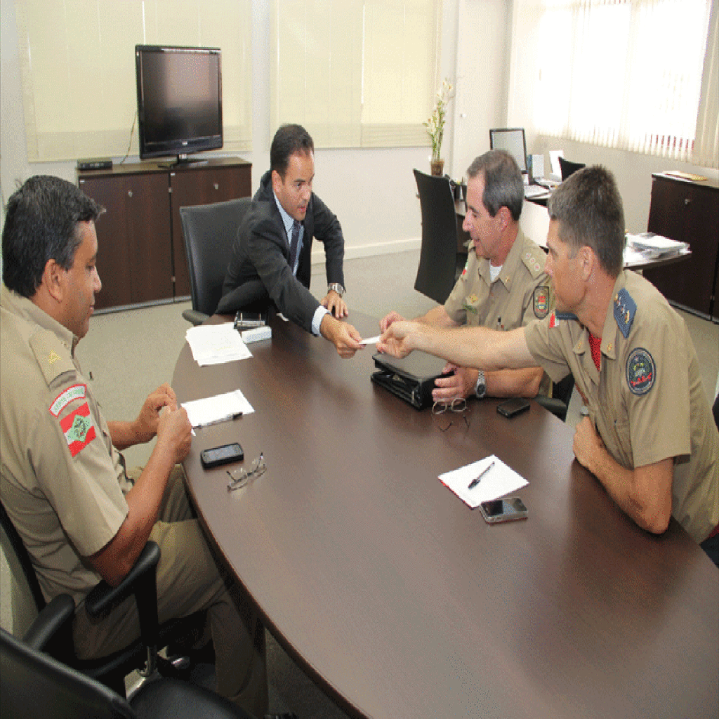FILIPE MELLO RECEBE INTEGRANTES DA ASSOCIAÇÃO BENEFICENTE DOS MILITARES