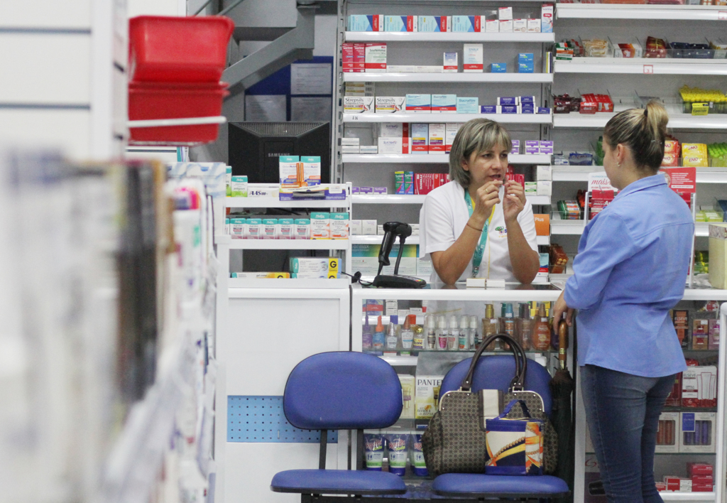 Em busca de farmacêuticos