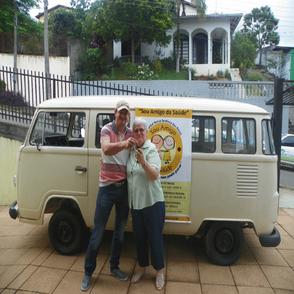 EMPRESÁRIO COLABORA COM HOSPITAL E GANHA UMA KOMBI
