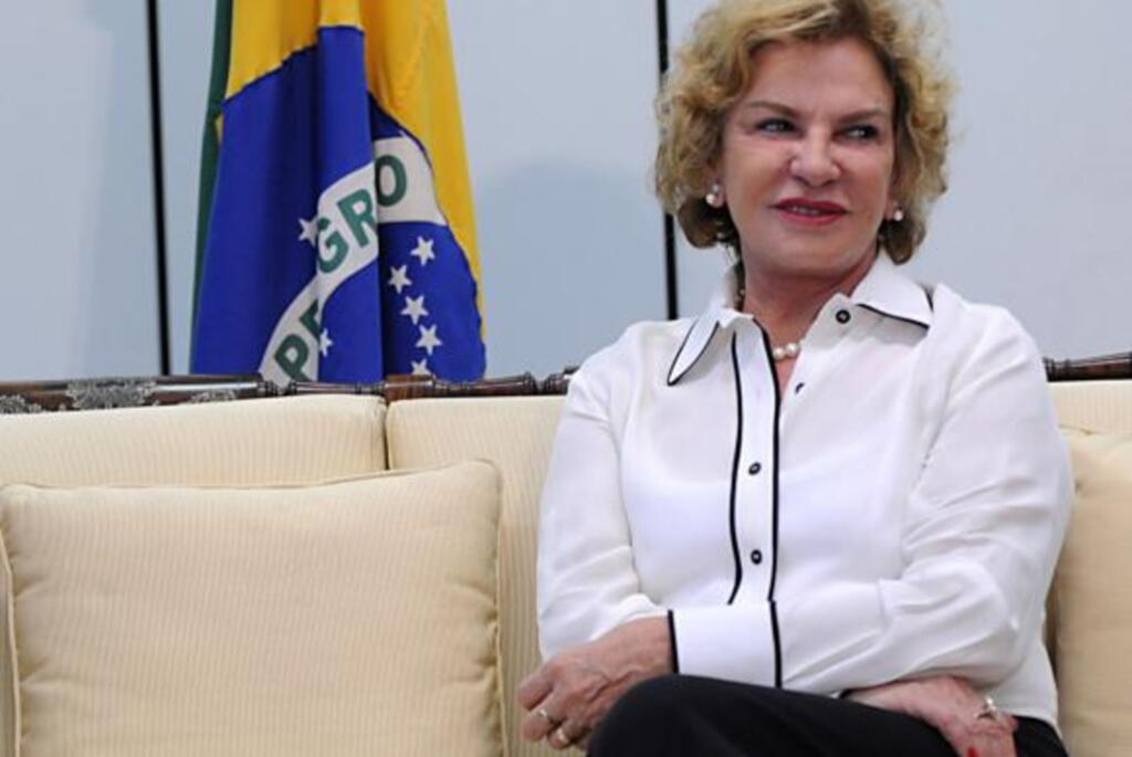 Ex-primeira-dama continua sedada e quadro é estável, diz boletim