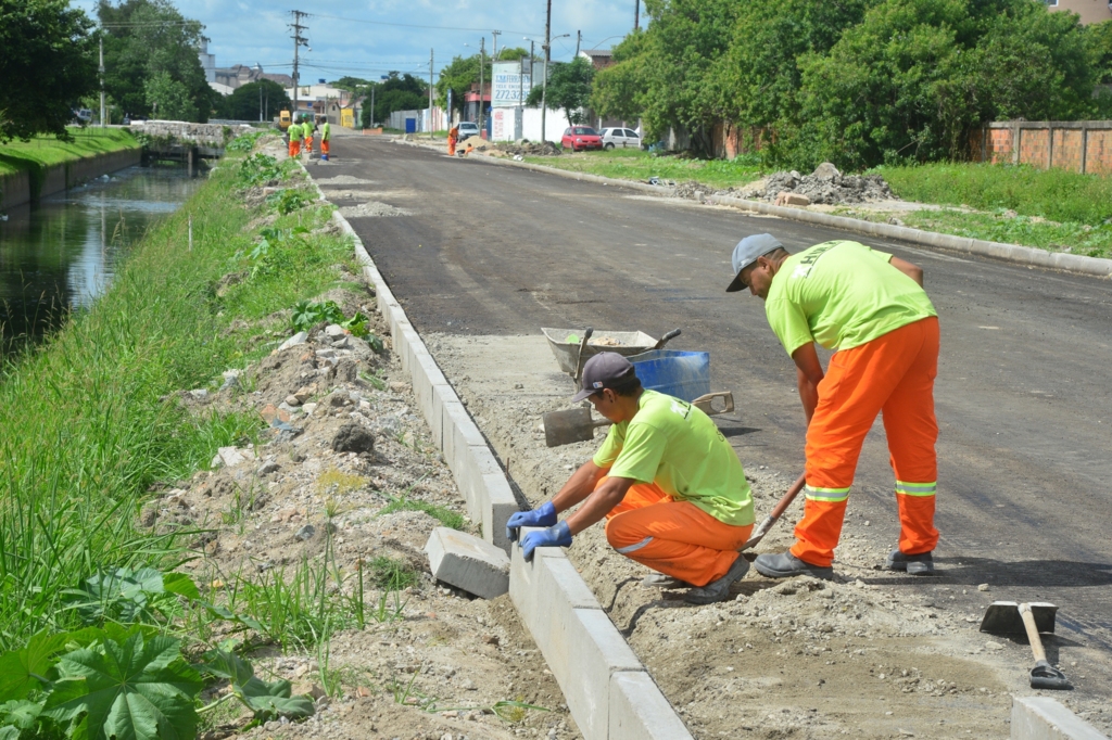 Obras na Juscelino Kubitschek são retomadas