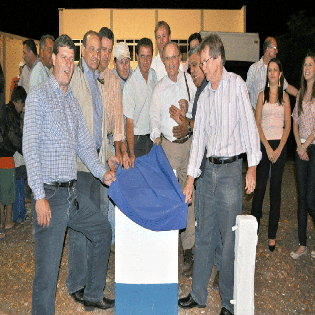 ADMINISTRAÇÃO INAUGURA PASSEIOS E ILUMINAÇÃO NO BAIRRO APARECIDA