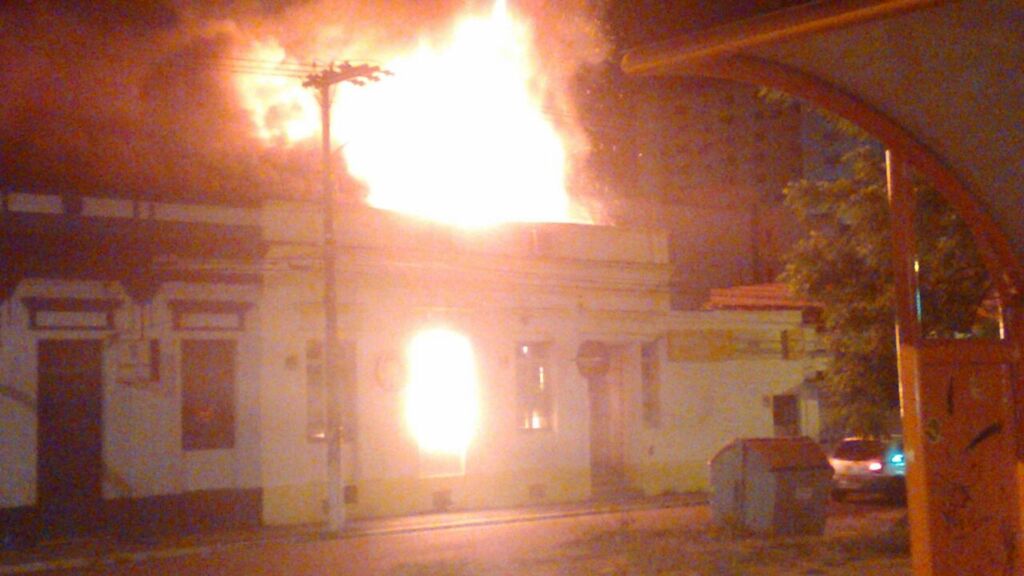 Bar pega fogo no centro de Pelotas