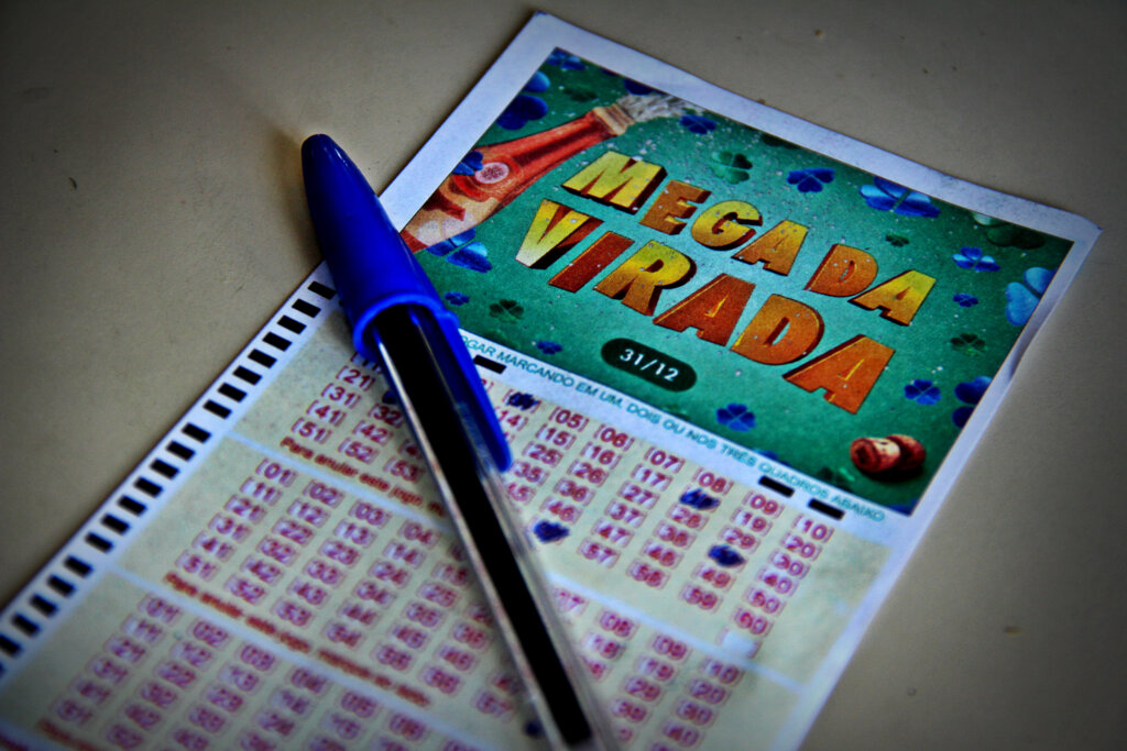 Mega-Sena acumula e vai pagar R$ 225 milhões dia 31