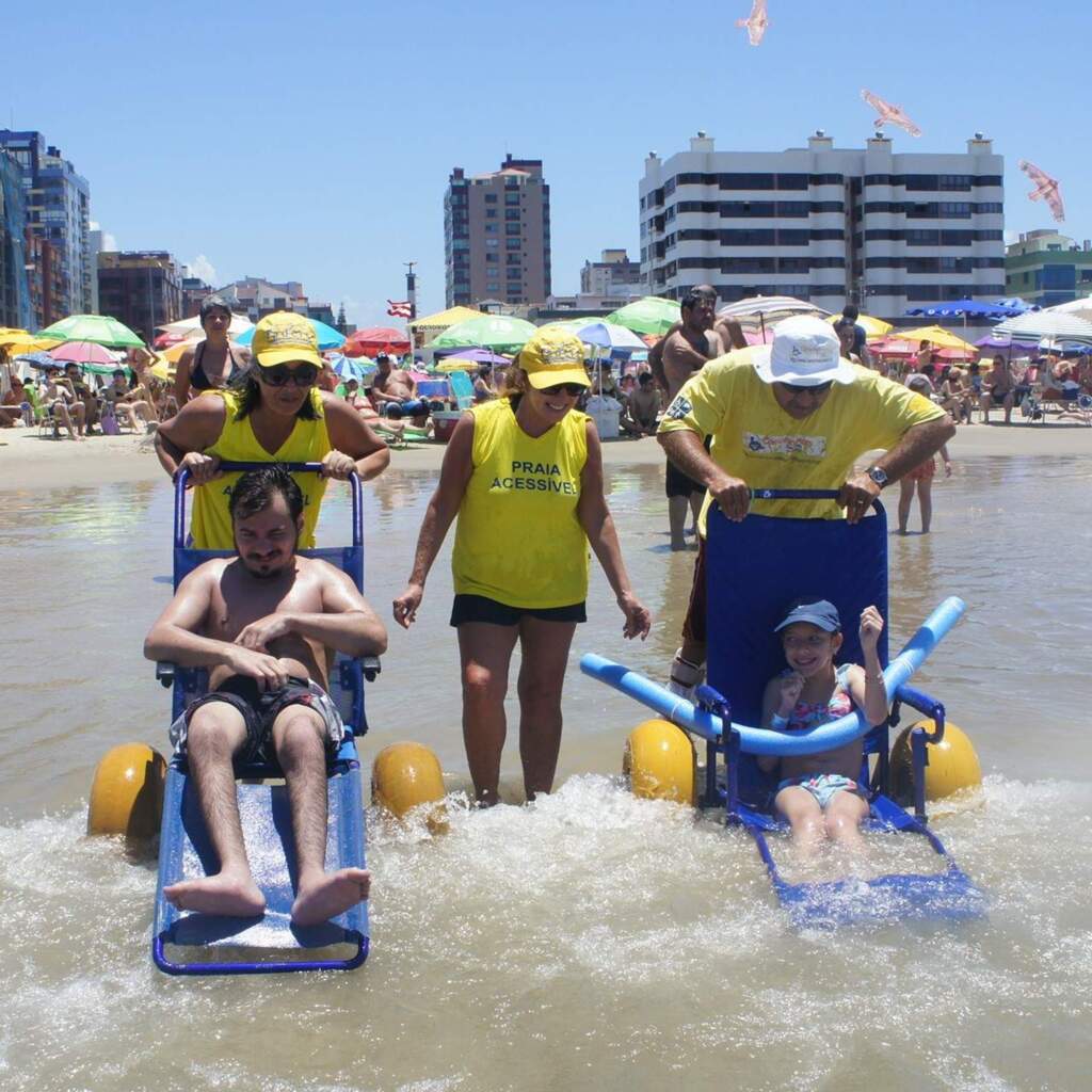 Salva-Vidas são capacitados para projeto praia Acessível e Verão para Todos