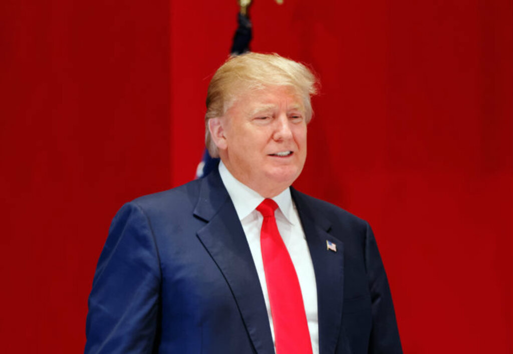Trump renuncia ao salário