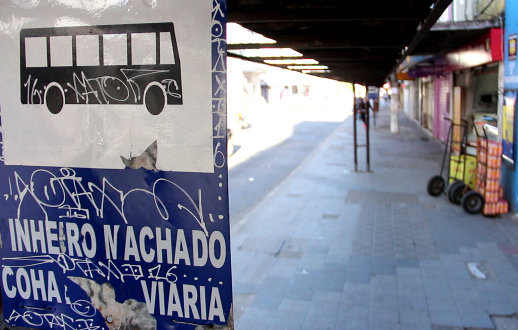 Dia de paralisação pega poucos passageiros de ônibus de surpresa