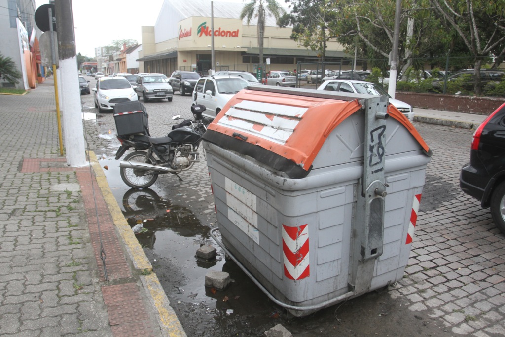 Ruas voltam a ter coleta de lixo