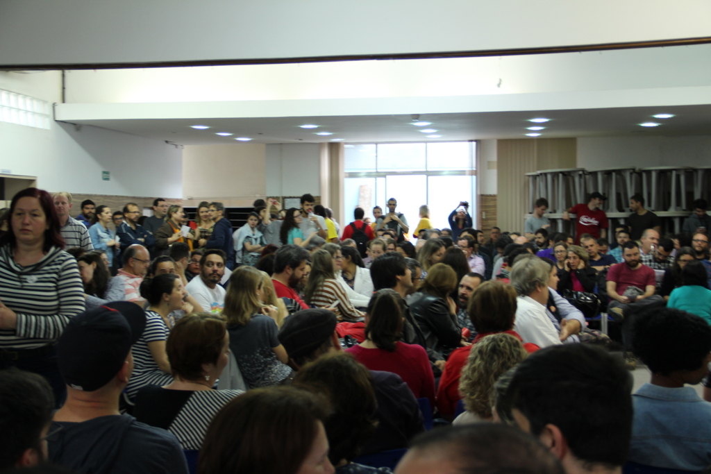 Professores da UFPel decidem deflagrar greve
