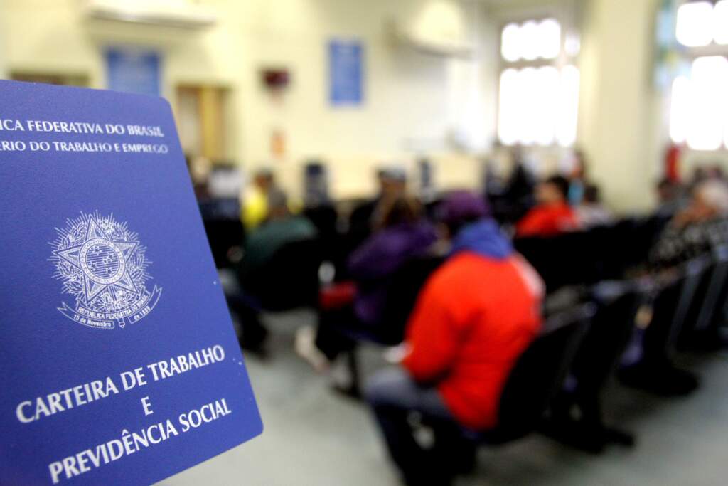Encaminhamento de Carteira de Trabalho deve ser retomado nesta quarta nas agências do Sine no Estado