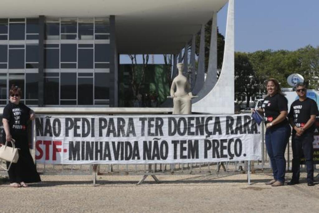 Pacientes com doenças raras ocupam a Praça dos Três Poderes