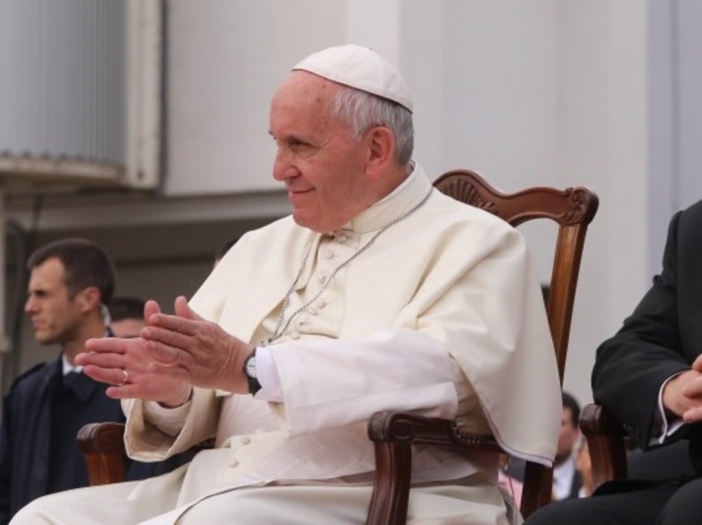 Papa visitará áreas atingidas por terremoto na Itália