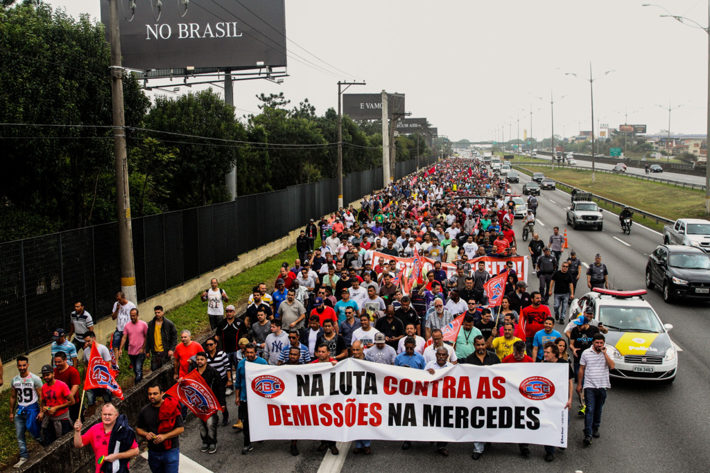 Trabalhadores da Mercedes-Benz estão sob tensão