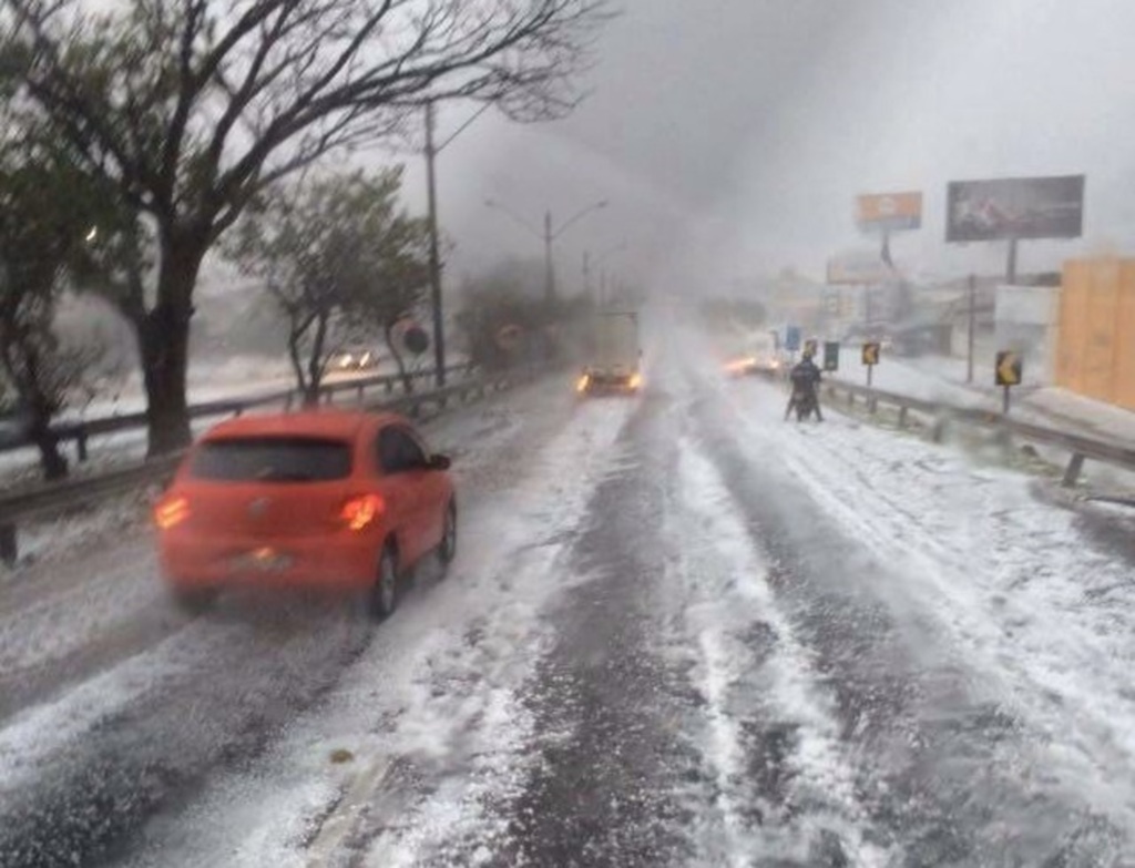 Região metropolitana do Estado registra queda de granizo