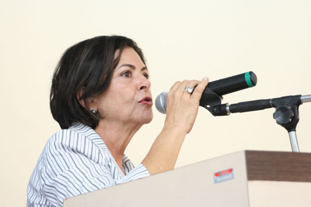 Ministra quer anular edital para vagas em Medicina