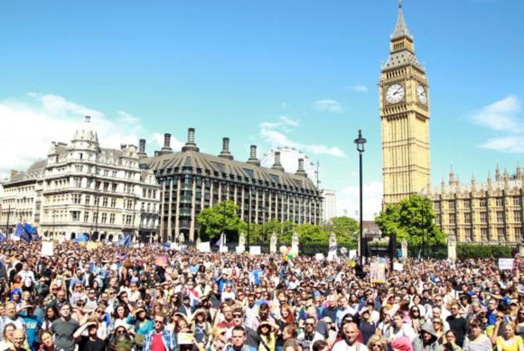 Manifestantes marcham em Londres contra saída do Reino Unido da União Europeia
