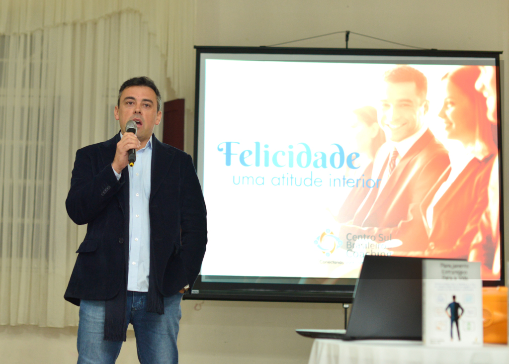 ACP sedia palestra sobre Felicidade, uma atitude interior de Roger Morales