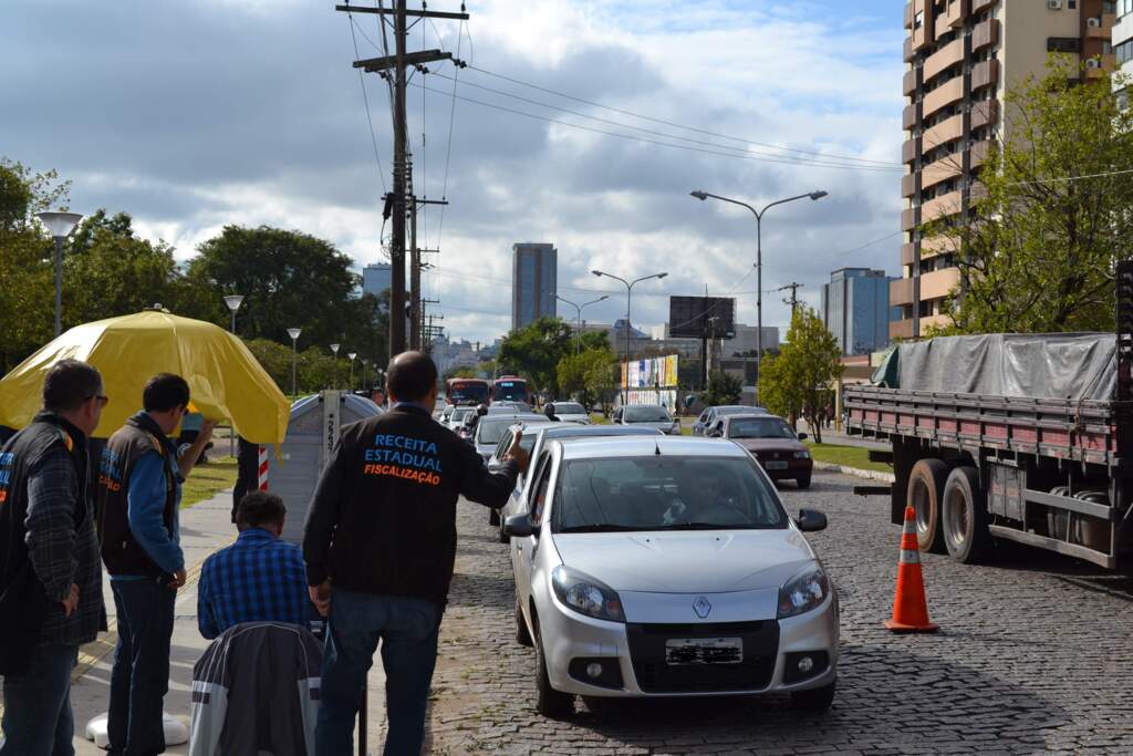 Motorista que não pagar IPVA atrasado será inscrito em dívida ativa