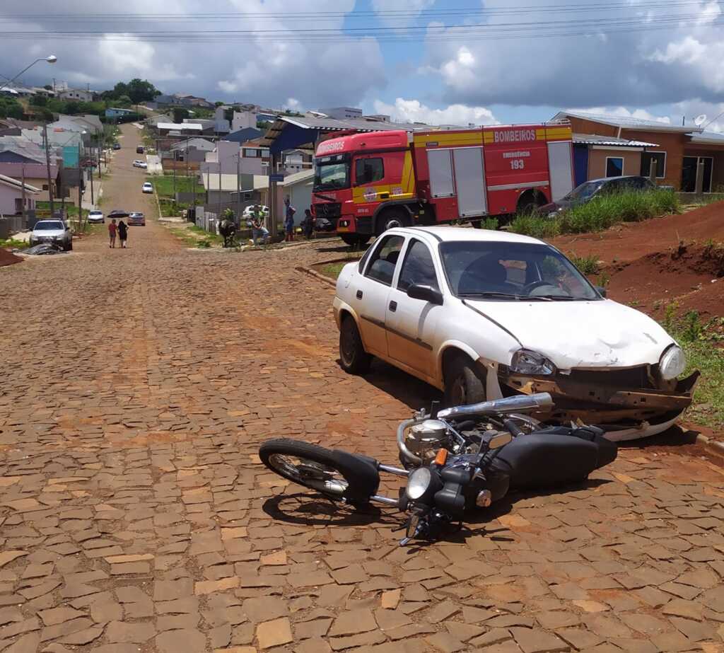 Motociclista sofre ferimentos leves