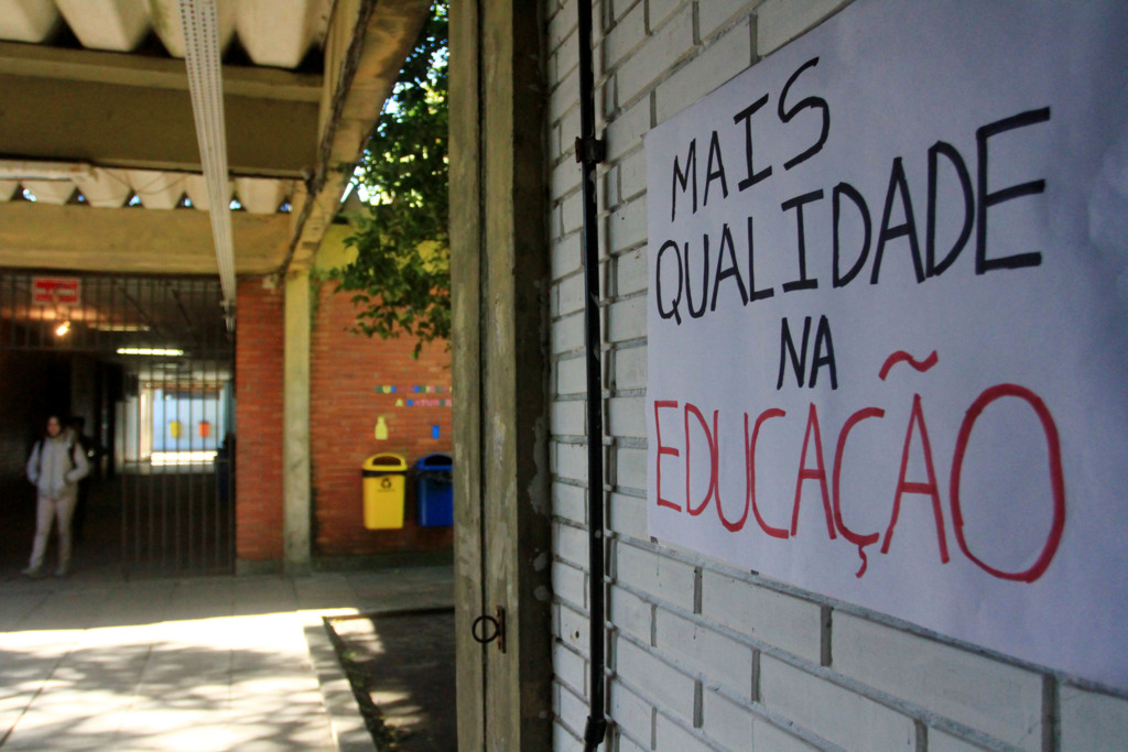 Três cidades da Zona Sul têm escolas ocupadas