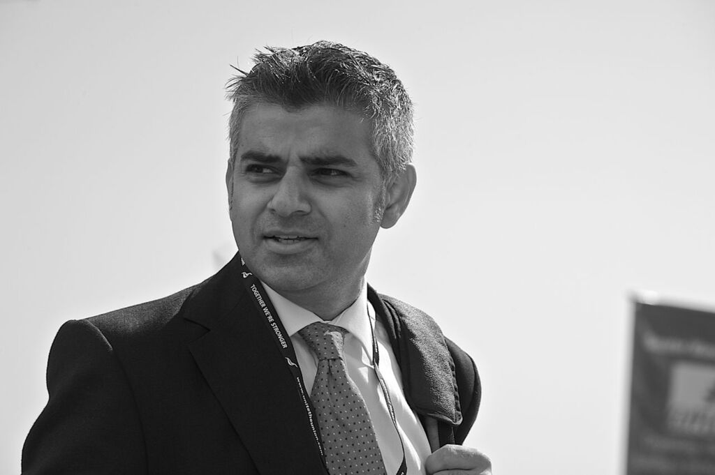 Vitória de Sadiq Khan interrompe hegemonia conservadora na prefeitura londrina