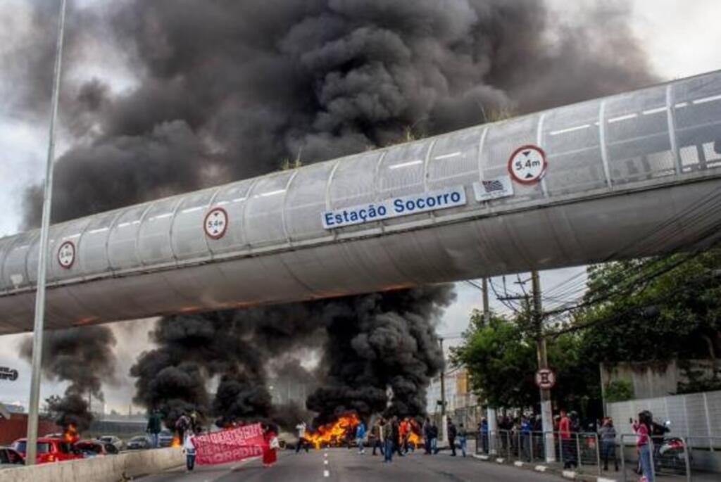 MTST interdita trânsito em rodovias e avenidas de São Paulo