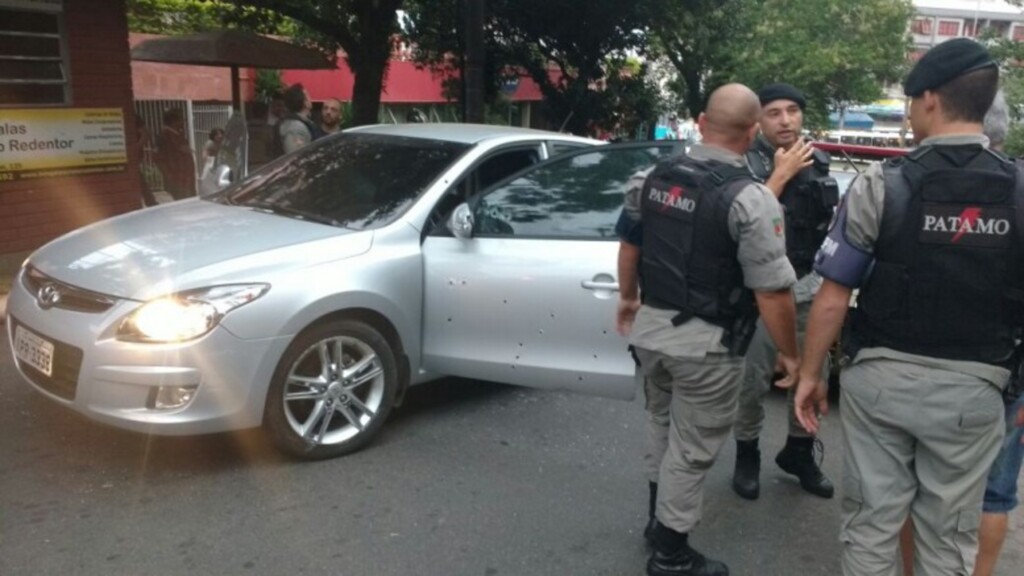 Entre a cruz e a espada