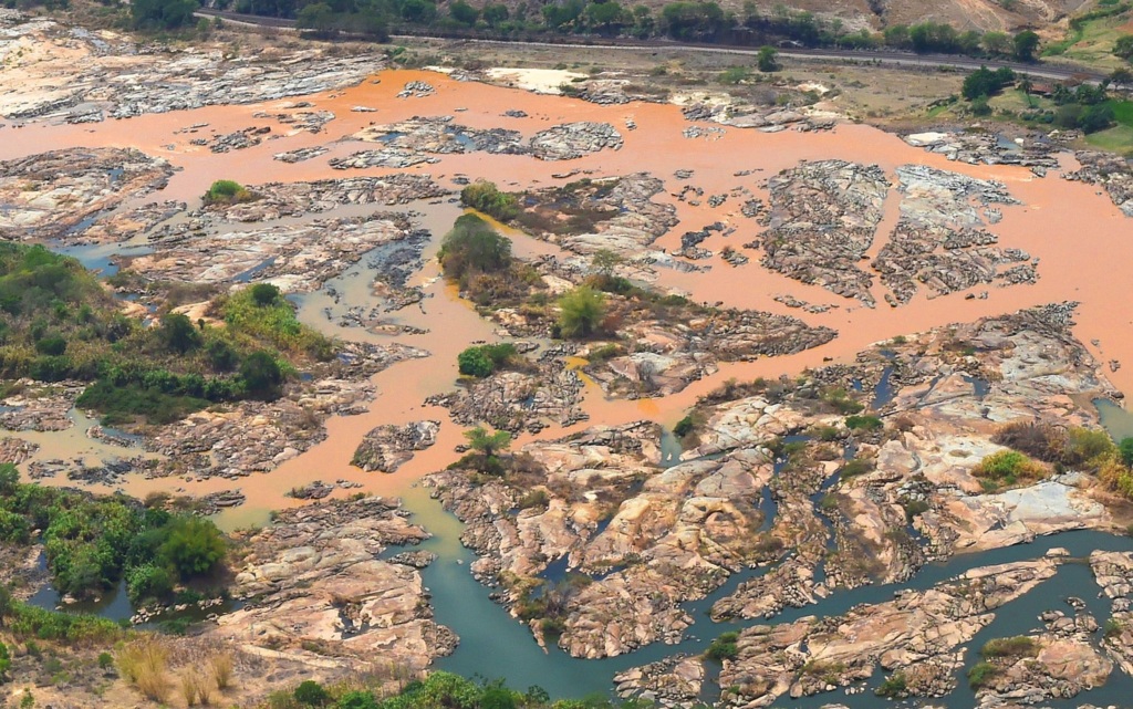 Samarco alega que rompimento de barragem não foi intencional