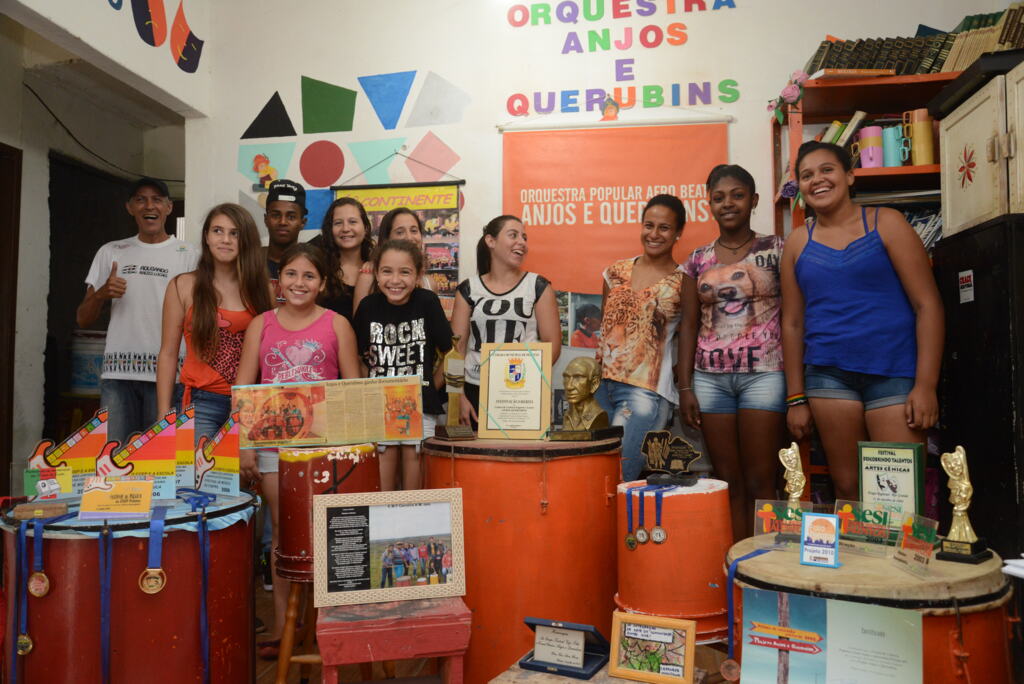 Ir ao Pelourinho, tocar com o Olodum é o sonho da ONG Anjos e Querubins