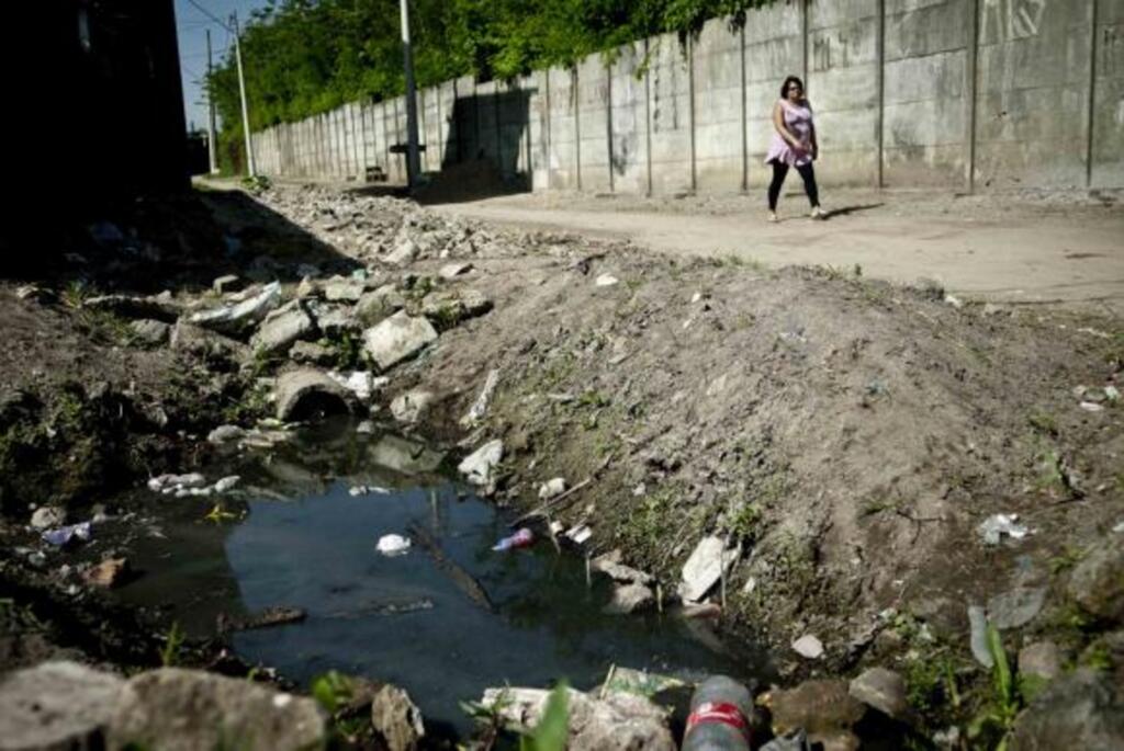 Apenas 96,8 milhões de brasileiros são atendidos por redes coletoras de esgoto